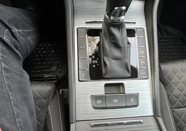 Skoda Superb cena 96600 przebieg: 105450, rok produkcji 2019 z Pabianice małe 254
